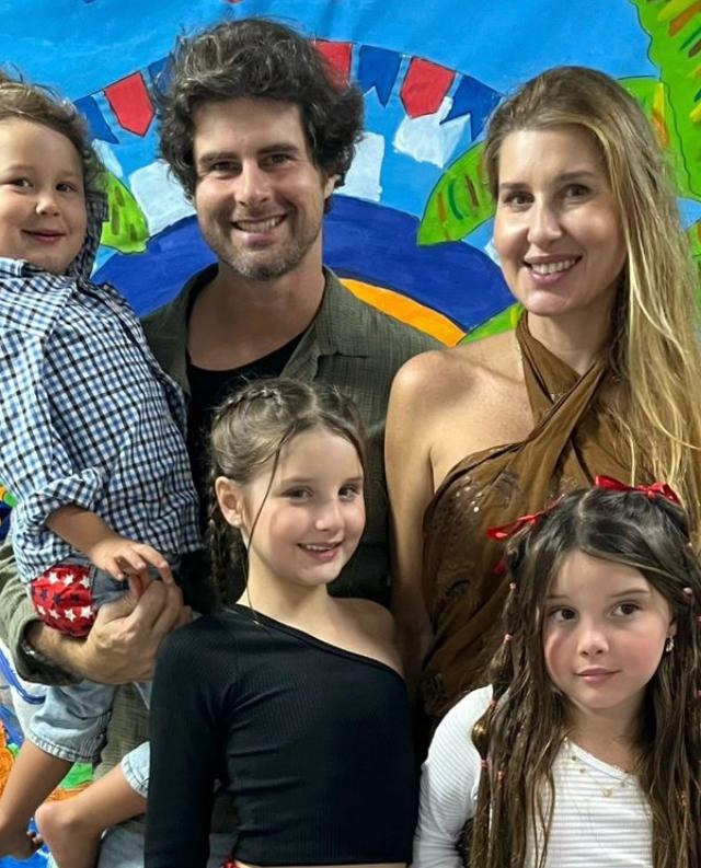 Higor Grando e Isabella Redighieri com os filhos Luca, Valentina e Sofia Higor Grando e Isabella Redighieri com os filhos Luca, Valentina e Sofia