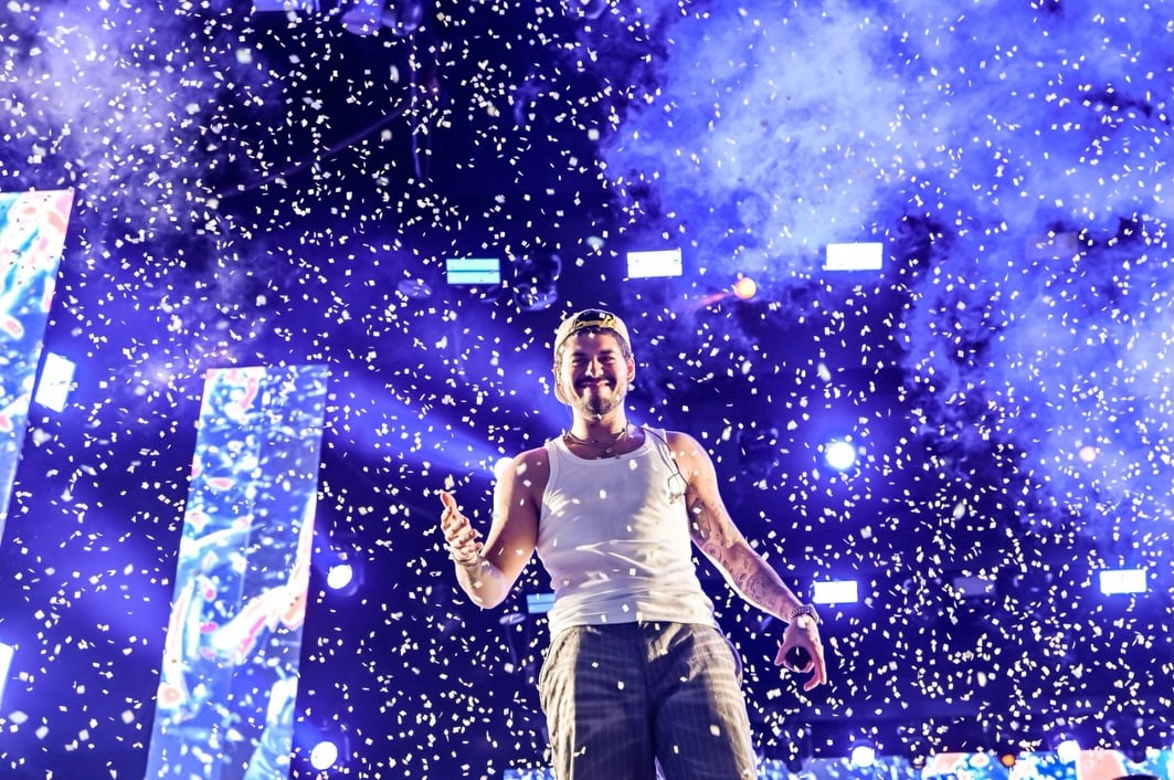 O cantor Zé Felipe em show durante a Festa de São Pedro, em Vitória (Foto: PMV/Divulgação)