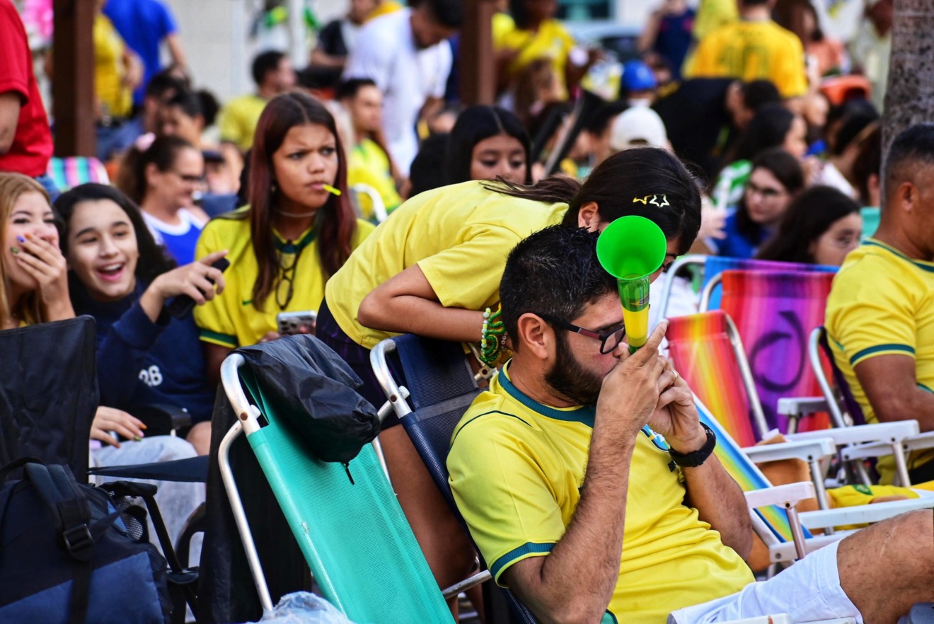 Jogo do Brasil na Praça Nilze Mendes (Foto: Thiago Soares)