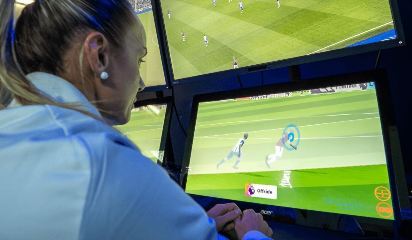 Sistema de impedimento semiautomático na sala do VAR (Divulgação/Corinthians