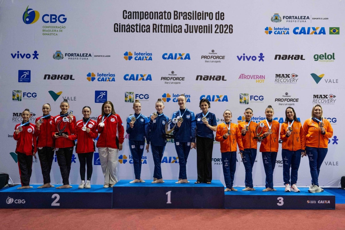 Equipe da Incesp no campeonato brasileiro juvenil celebrando a terceira colocação. 
