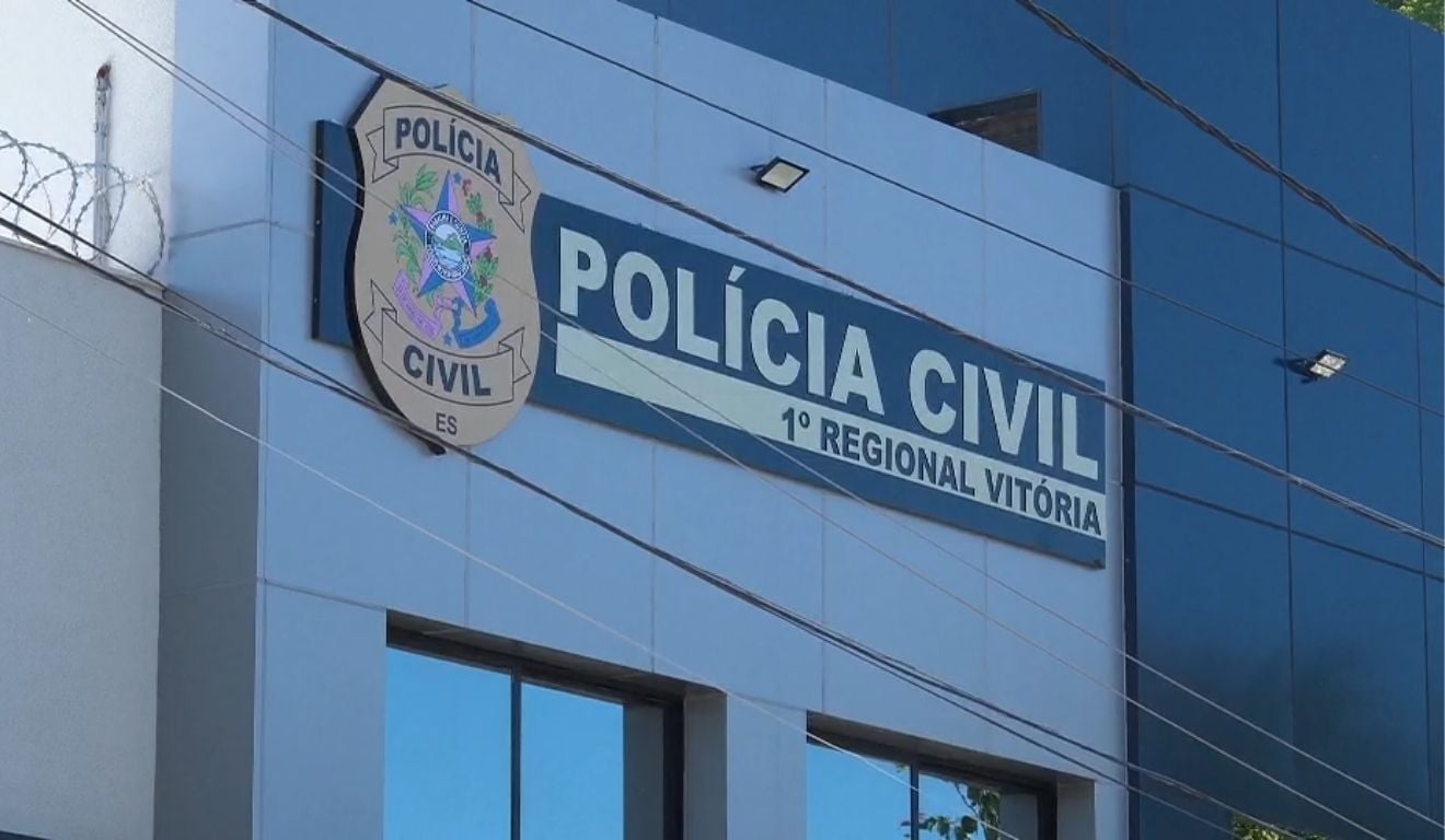 Homem tenta assaltar mulher com faca em ponto de ônibus de Vitória e diz que era “pegadinha” - QTU Questões do Universo