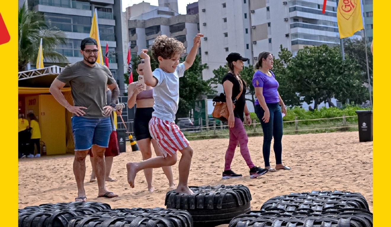 Família se divertindo nas atividades da corrida Garoto