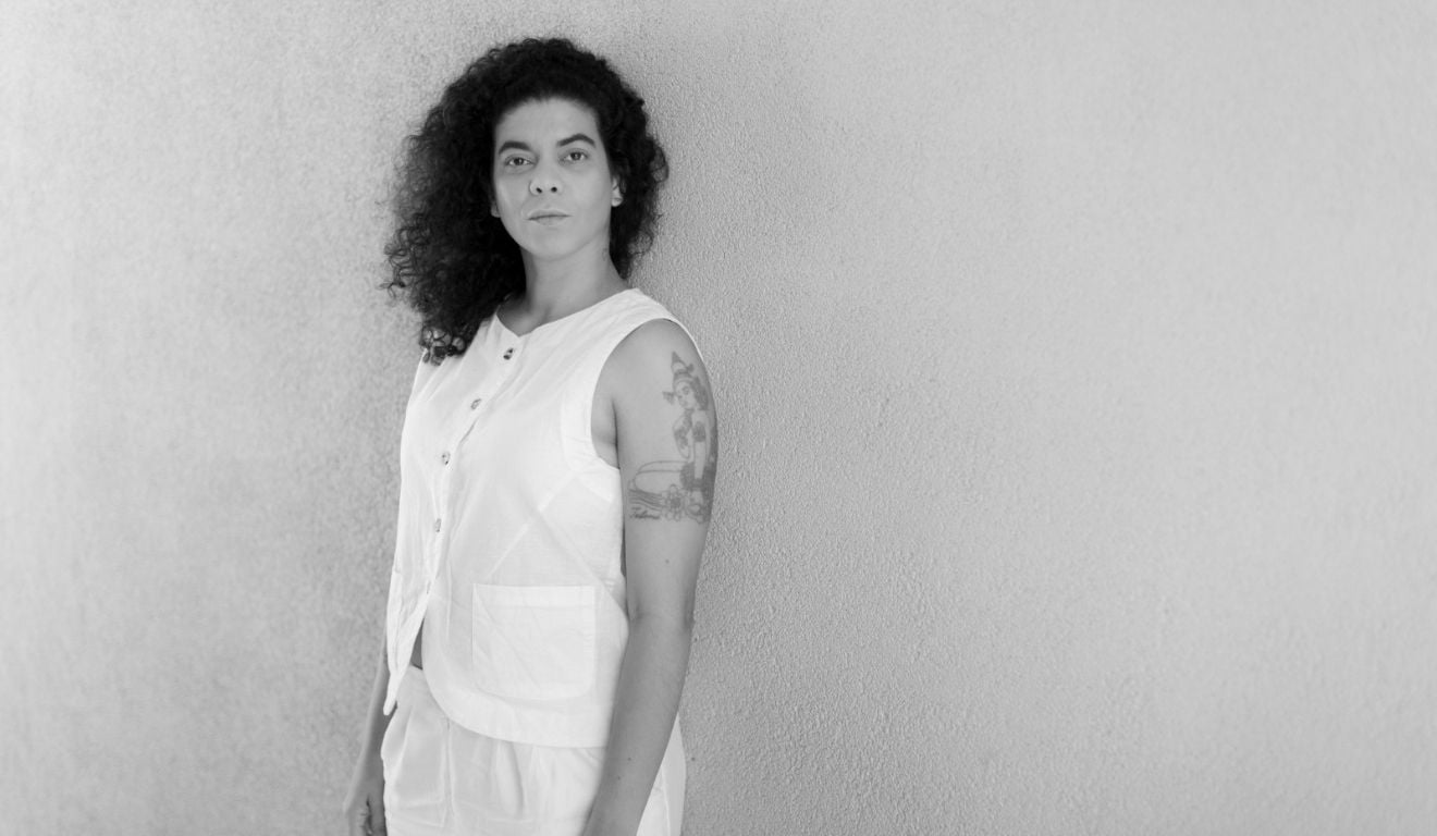 Autora capixaba finalista do Prêmio Kindle lança novo livro no litoral do ES