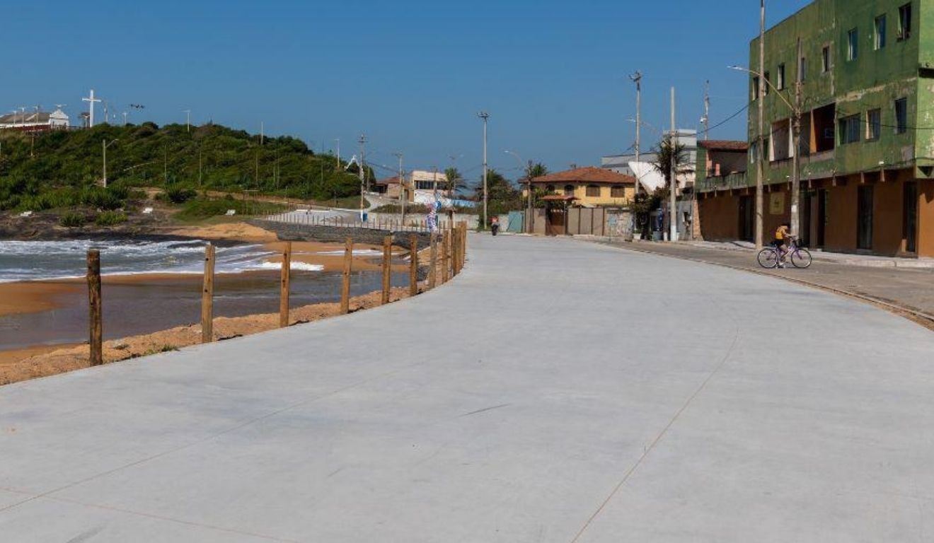 Orla de Vila Velha ganha praça e calçadão na reta final de obras