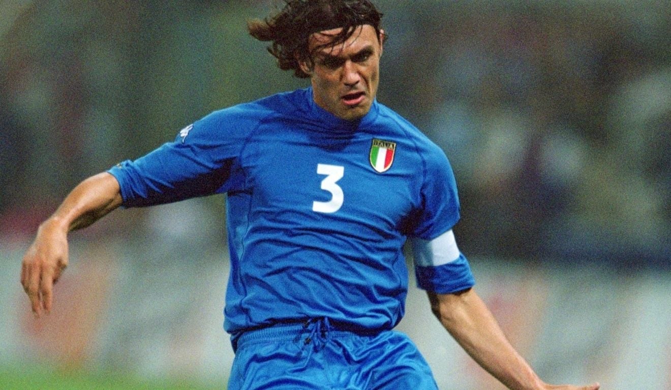 Paolo Maldini atuando pela seleção italiana.