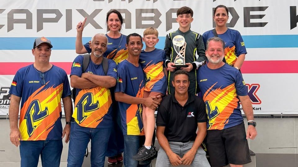 Kart. Rafael Kerkoff com a família e equipe