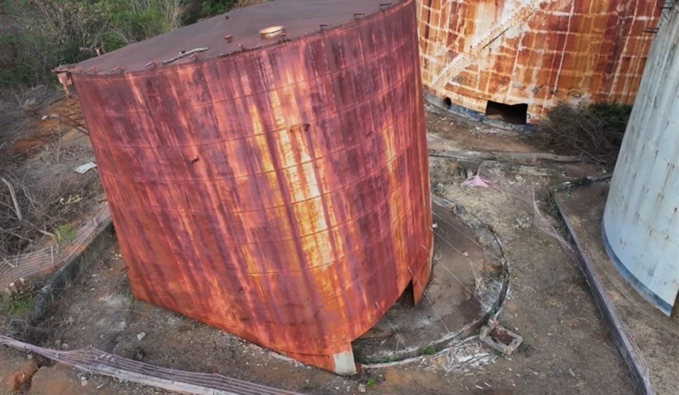 Após tombarem, tanques de combustível serão retirados em Vila Velha - QTU Questões do Universo