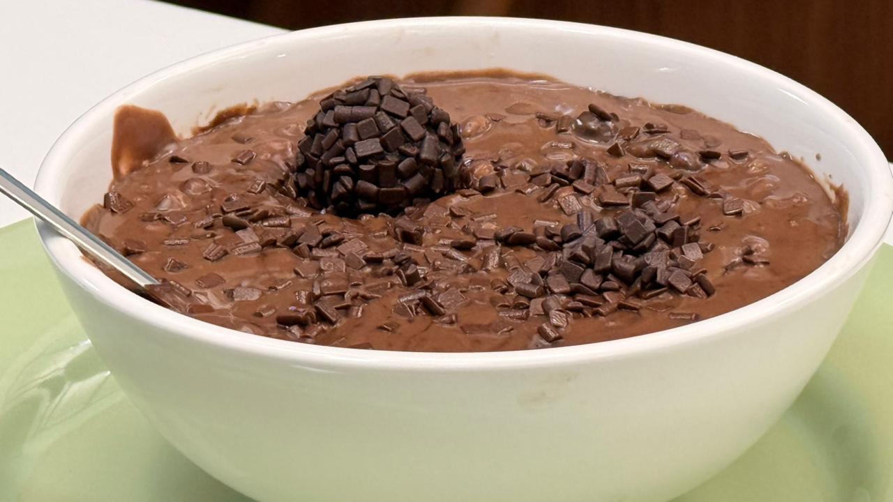 Canjica de brigadeiro: sobremesa cremosa une tradição das festas juninas com muito chocolate