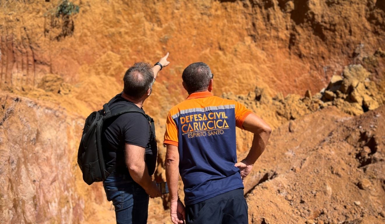 Defesa Civil cobra contenção urgente de terreno onde 4 pessoas morreram soterradas em Cariacica - QTU Questões do Universo