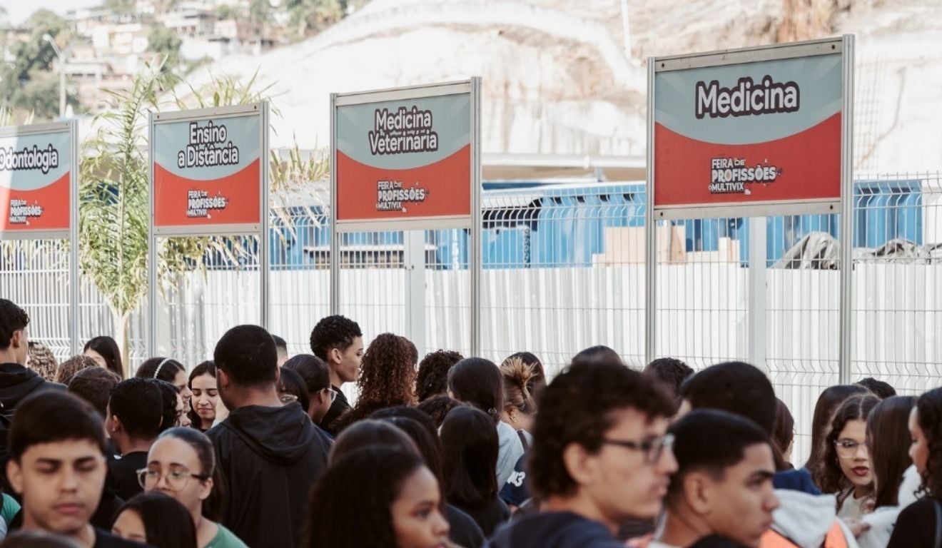 Feira gratuita ajuda estudantes a conhecer profissões antes de escolher o curso superior - QTU Questões do Universo