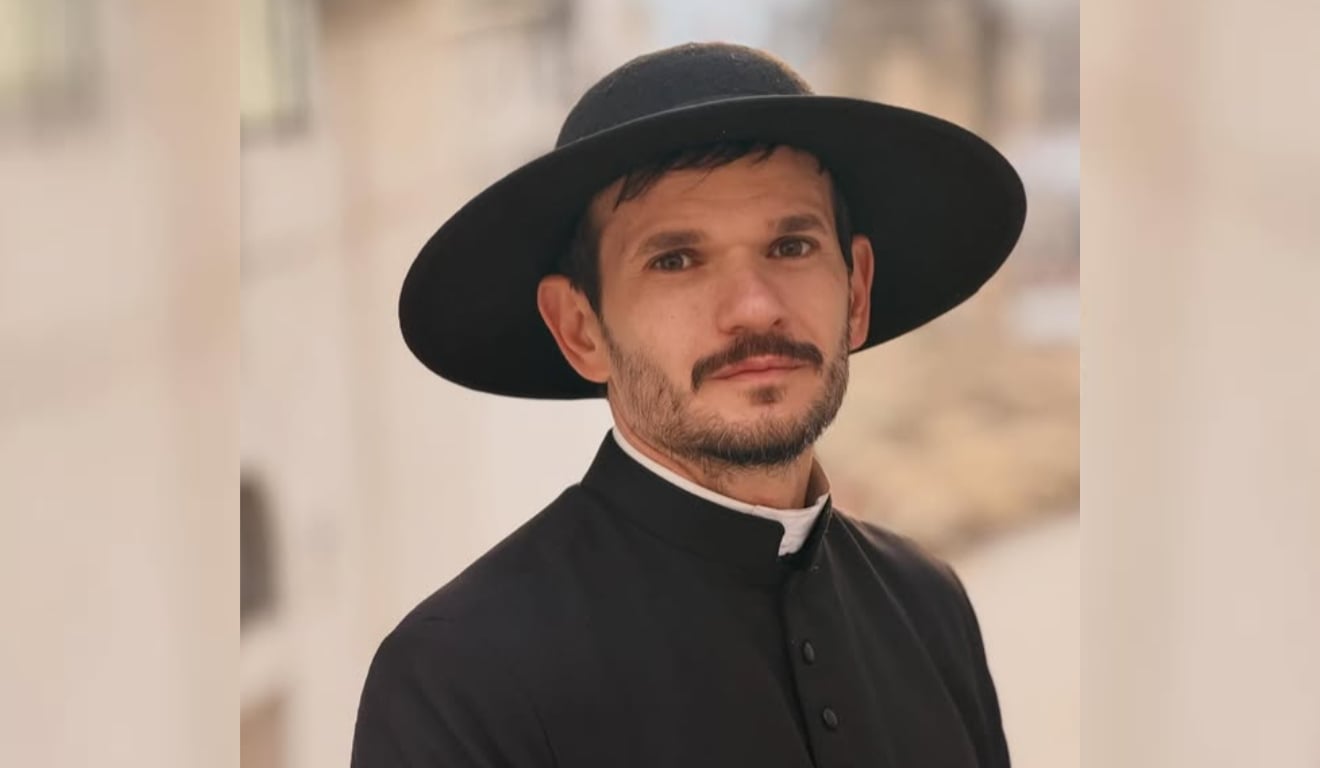 Padre fenômeno nas redes sociais faz show pela primeira vez no ES - QTU Questões do Universo