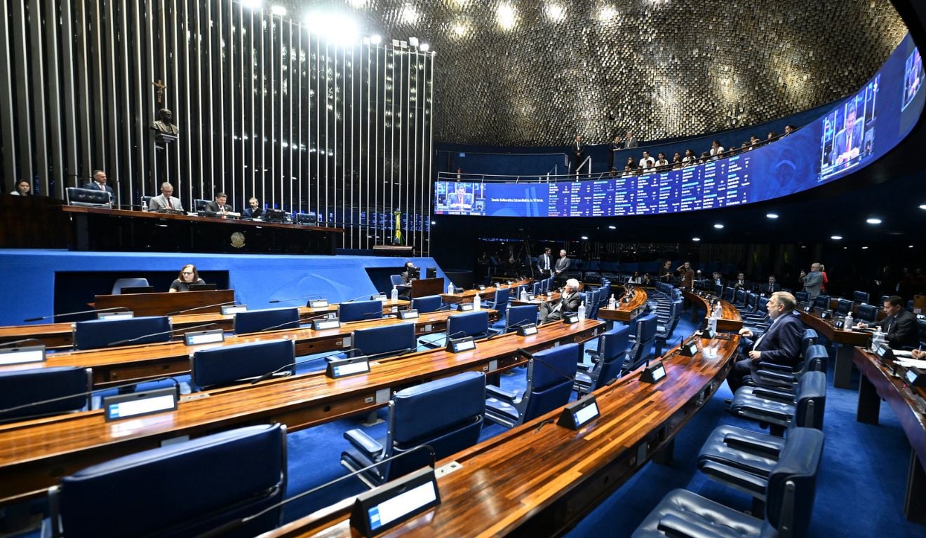 O ES precisa de voz no Senado - QTU Questões do Universo