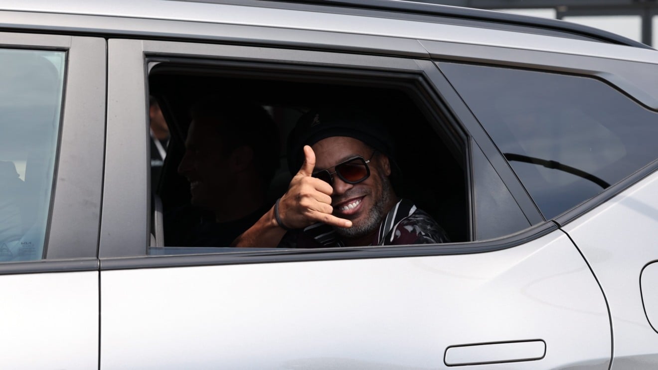 Ronaldinho Gaúcho é apresentado pelo Ravenna, da Itália