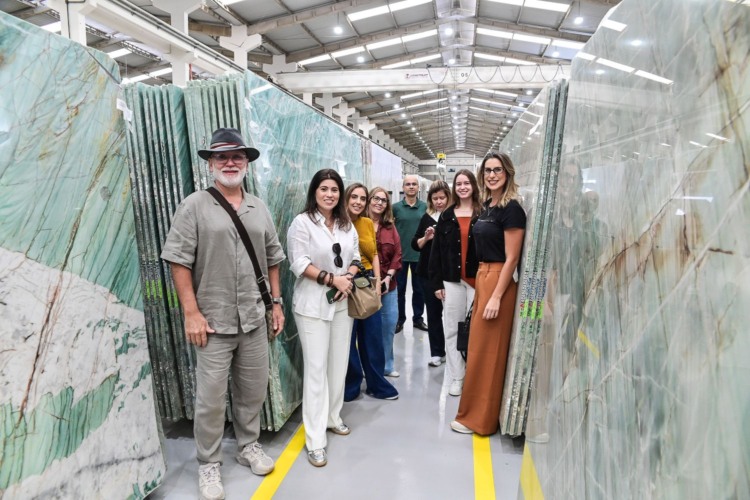 Visita técnica em torno das rochas ornamentais capixabas