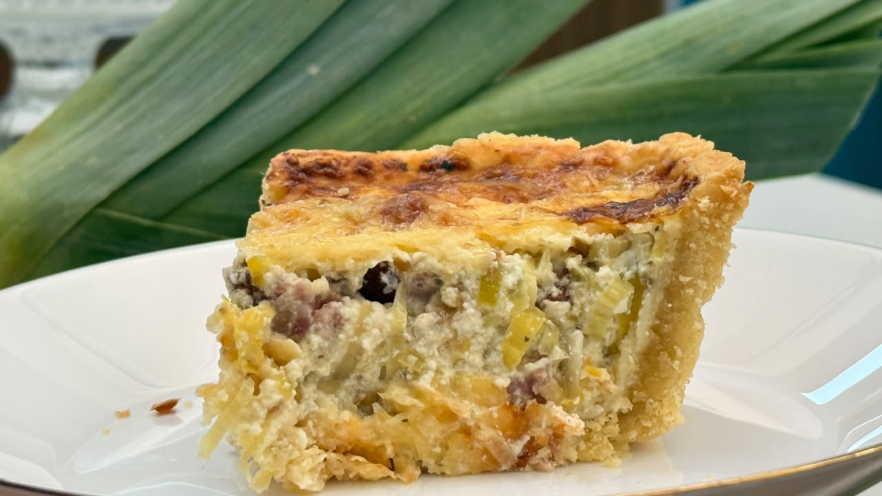 Quiche caseira de alho-poró com bacon: veja passo a passo de como fazer a receita cremosa - QTU Questões do Universo