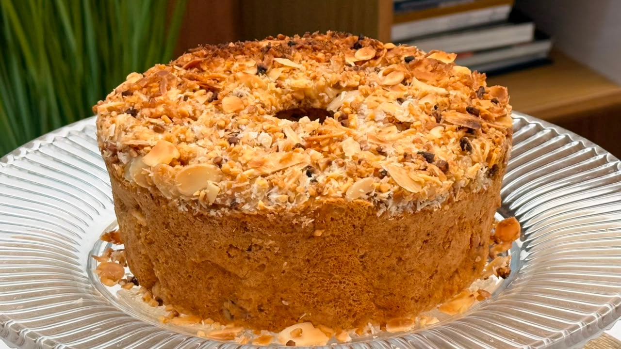 Bolo de frutas com castanhas: veja como fazer receita zero açúcar e sem glúten - QTU Questões do Universo