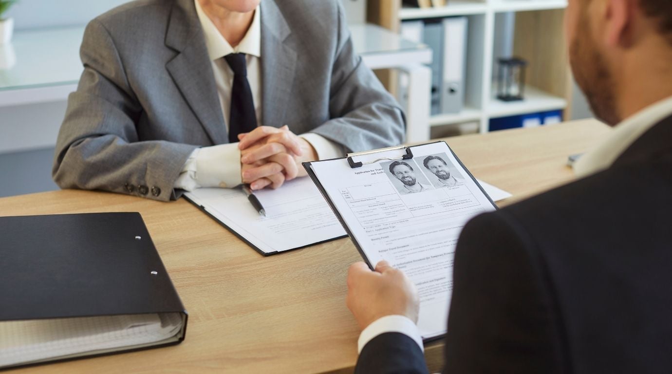 Foto no currículo ajuda ou atrapalha? Consultores de RH respondem - QTU Questões do Universo