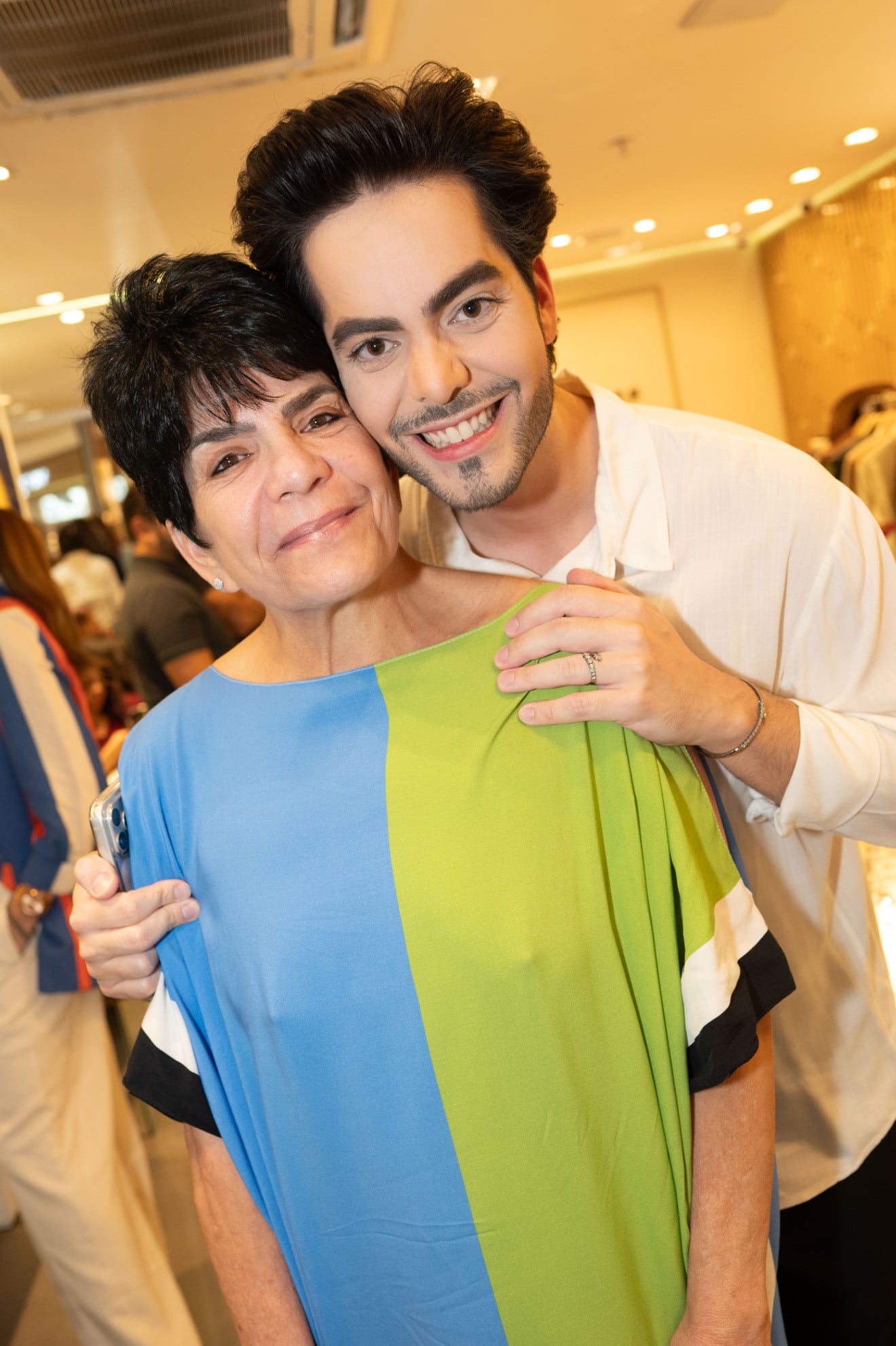 Fabiola Permuy e Pedro Permuy: Jorge Bischoff recebe em noite chique na loja da marca do Shopping Vitória (Foto: Mônica Zorzanelli)