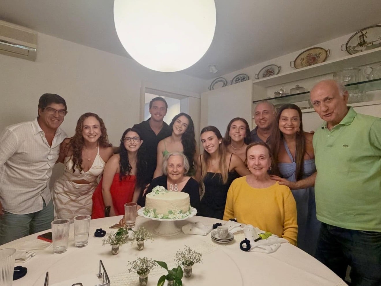 Comemoração dos 98 anos de idade de Hilda Cabas (Foto: Reprodução/Facebook Laurentino Biccas)