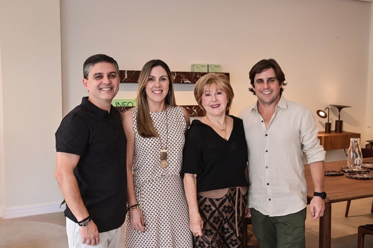 Carmem Dolores com os filhos Eduardo, Marcela Rodrigo