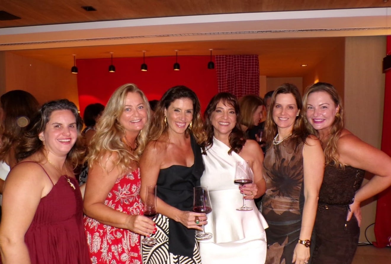 Cristina Bumachar, Sinthia Ferrari, Lara Brotas, Renata Araújo, Thaís Helal e Dani Brotas Cristina Bumachar, Sinthia Ferrari, Lara Brotas, Renata Araújo, Thaís Helal e Dani Brotas
