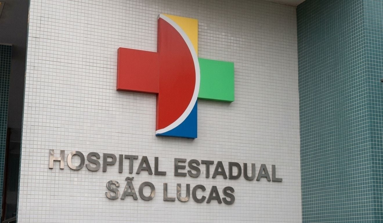 Discussão entre casal termina com homem esfaqueado e suspeito foragido