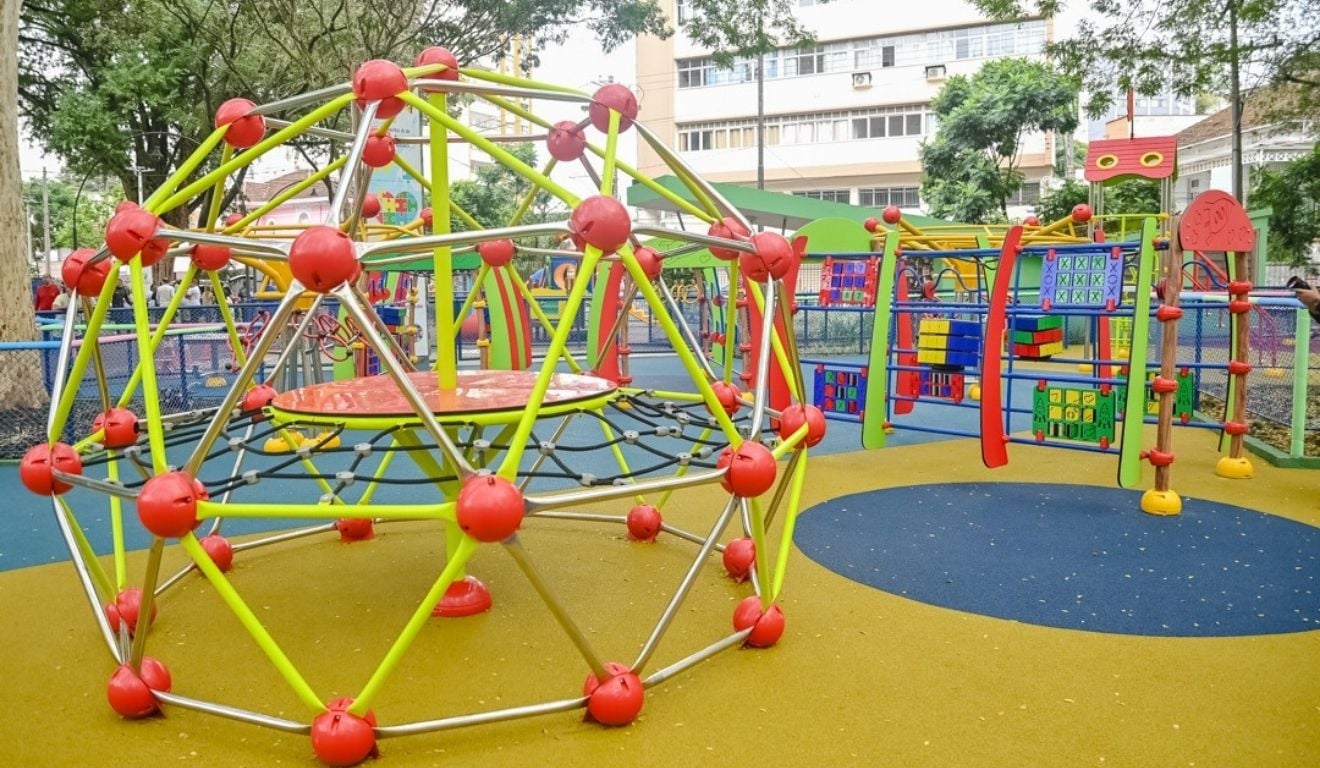 Praça inclusiva para crianças é inaugurada no Parque Moscoso - Foto