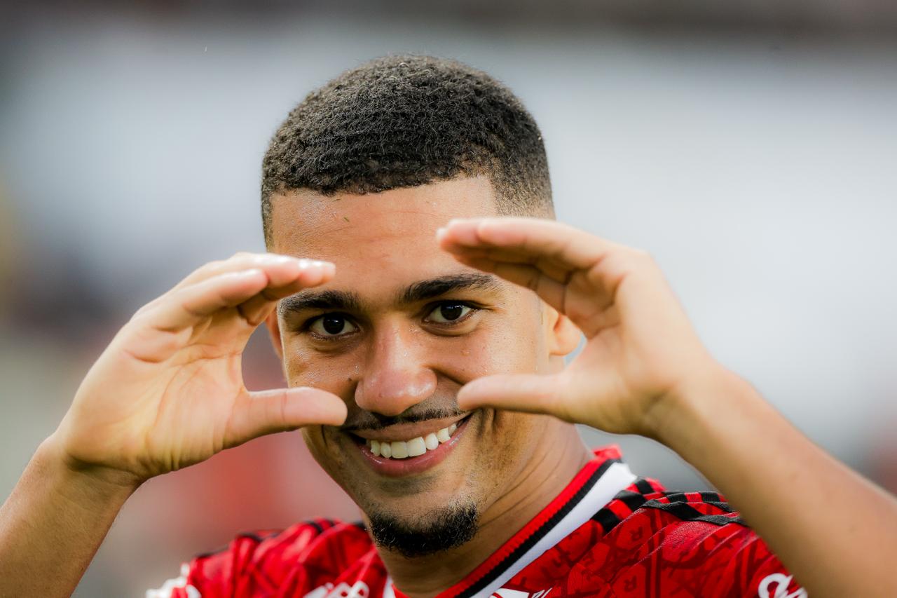 Chances de título: Flamengo assume a liderança e dispara como favorito - Foto