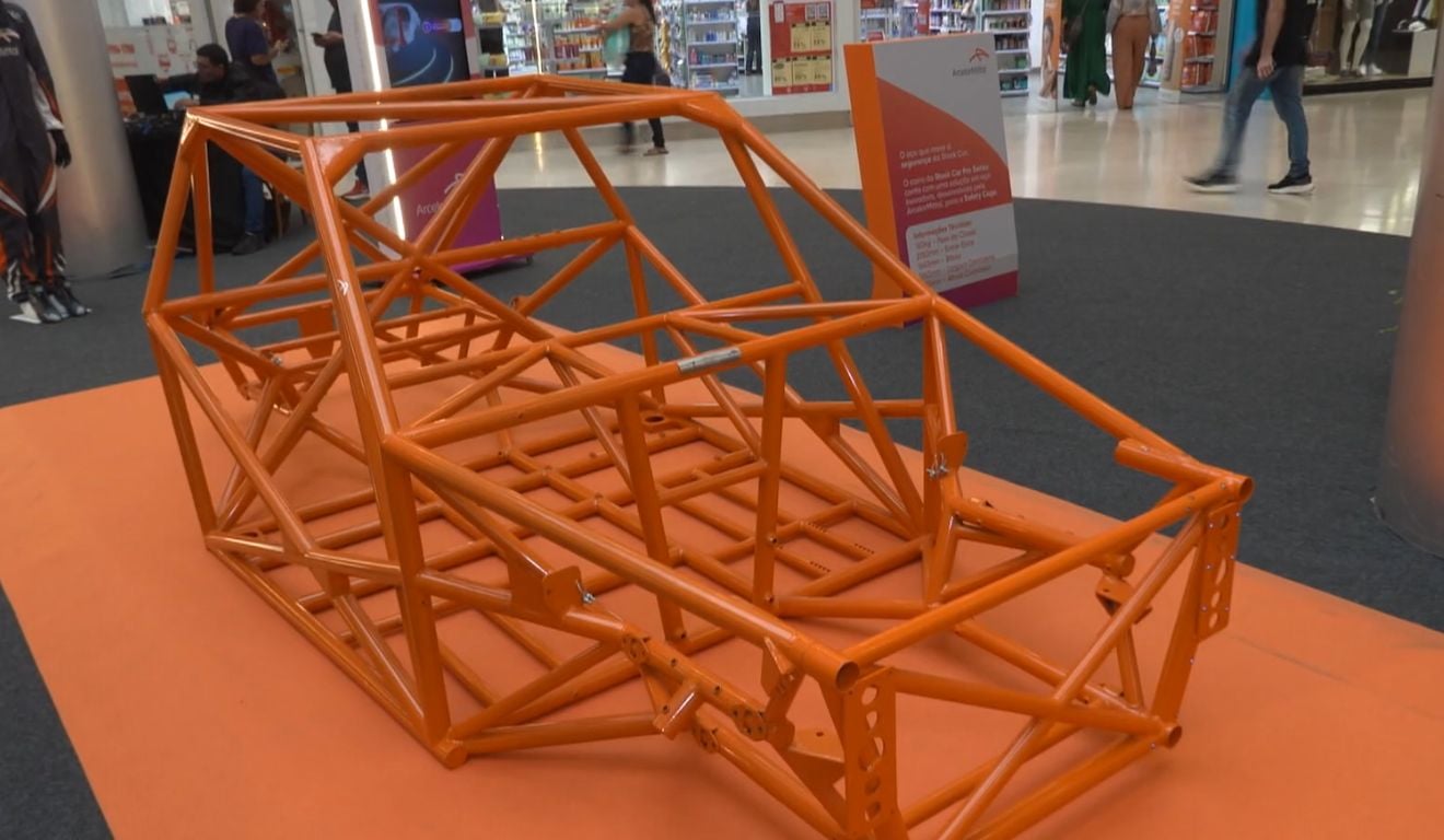 Exposição de Stock Car em Vitória traz carro de corrida e livro com 2 mil fotos