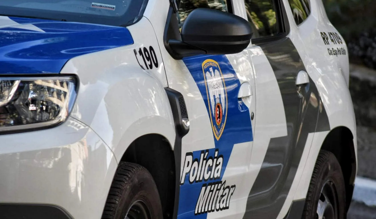 Soldado atira contra pitbull após animal avançar contra policiais militares em Vila Velha