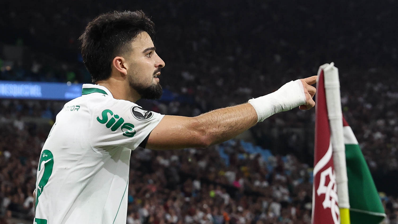 jogador Flaco López, da SE Palmeiras, comemora seu gol contra a equipe do Fluminense FC, durante partida válida pela semi final, ida, da Conmebol Libertadores, no Estádio Maracanã. (Foto: Cesar Greco/Palmeiras/by Canon