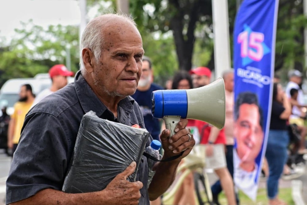 Apoiadores de Lula participam de manifestação em frente à Assembleia Legislativa, em Vitória, neste domingo (18). Foto: Thiago Soares/Folha Vitória