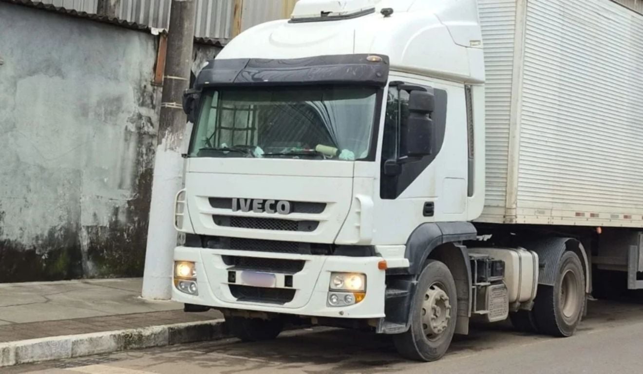 Região: Caminhoneiro é feito refém e obrigado a tomar remédio durante roubo de carga
