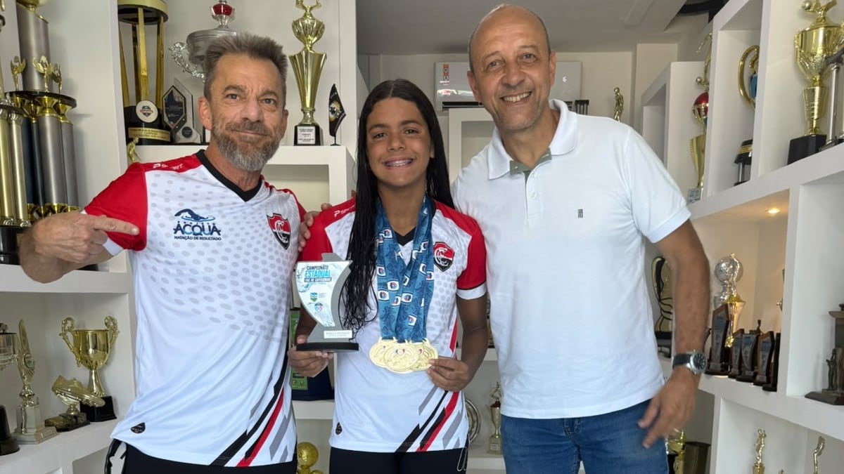 Natação. Caxias
Alexandre Antunes, Luiza Borges e capitão Aloir Rocha
