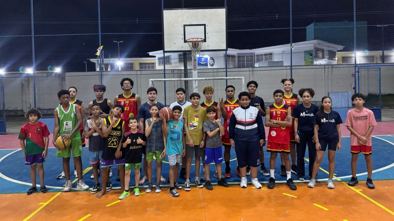 Cesta do Futuro leva basquete de graça a 150 alunos da rede pública de Vila Velha