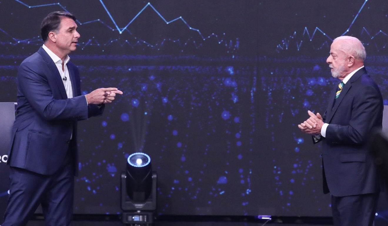 Primeiro debate entre Flávio Bolsonaro e Lula é marcado por ataques