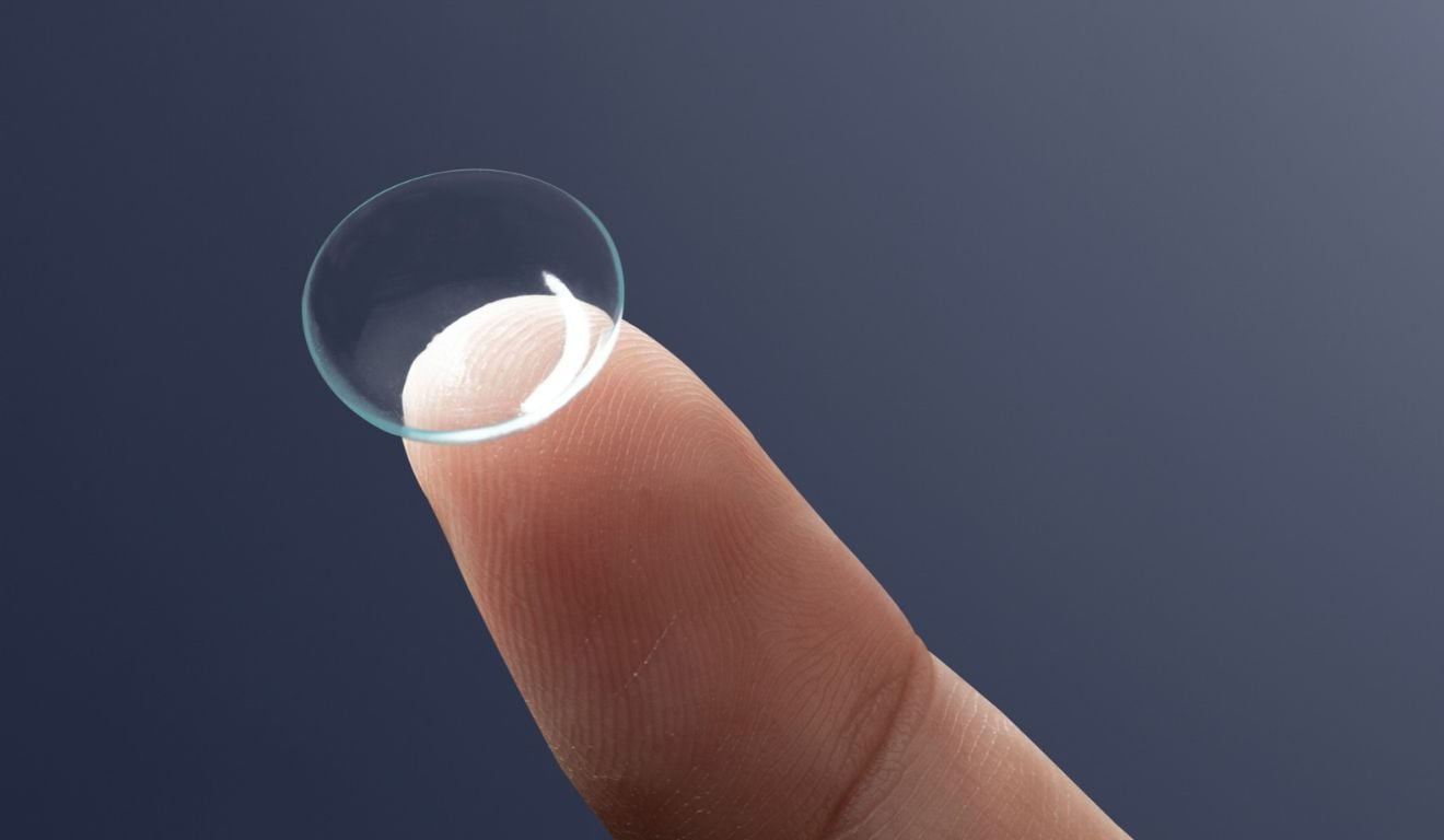 Usa lentes de contato? 3 erros que podem colocar sua visão em risco