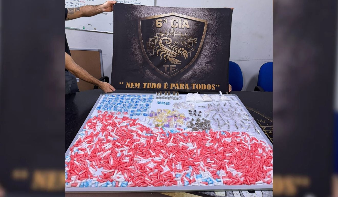 Polícia apreende cocaína, PAC e black lança após fuga de suspeito em Vitória