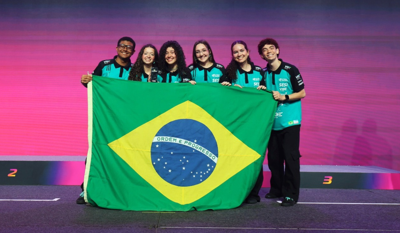 Estudantes do ES conquistam troféu em mundial de carros de Fórmula 1 em miniatura