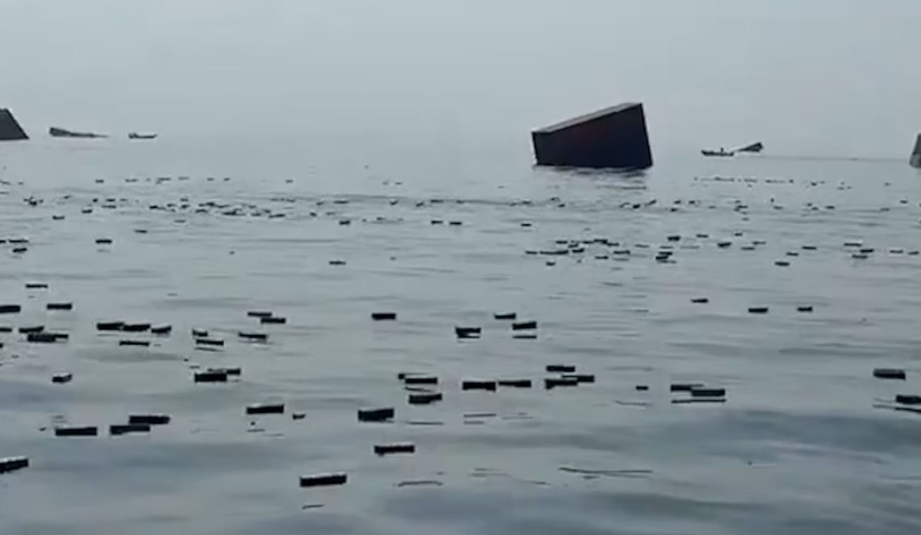 IPhones ficam à deriva no Estreito de Ormuz após navio ser atingido por mina; veja o vídeo