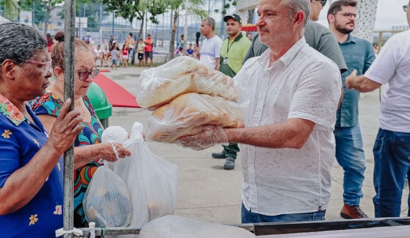 Vila Velha troca recicláveis por pães em cinco pontos neste sábado