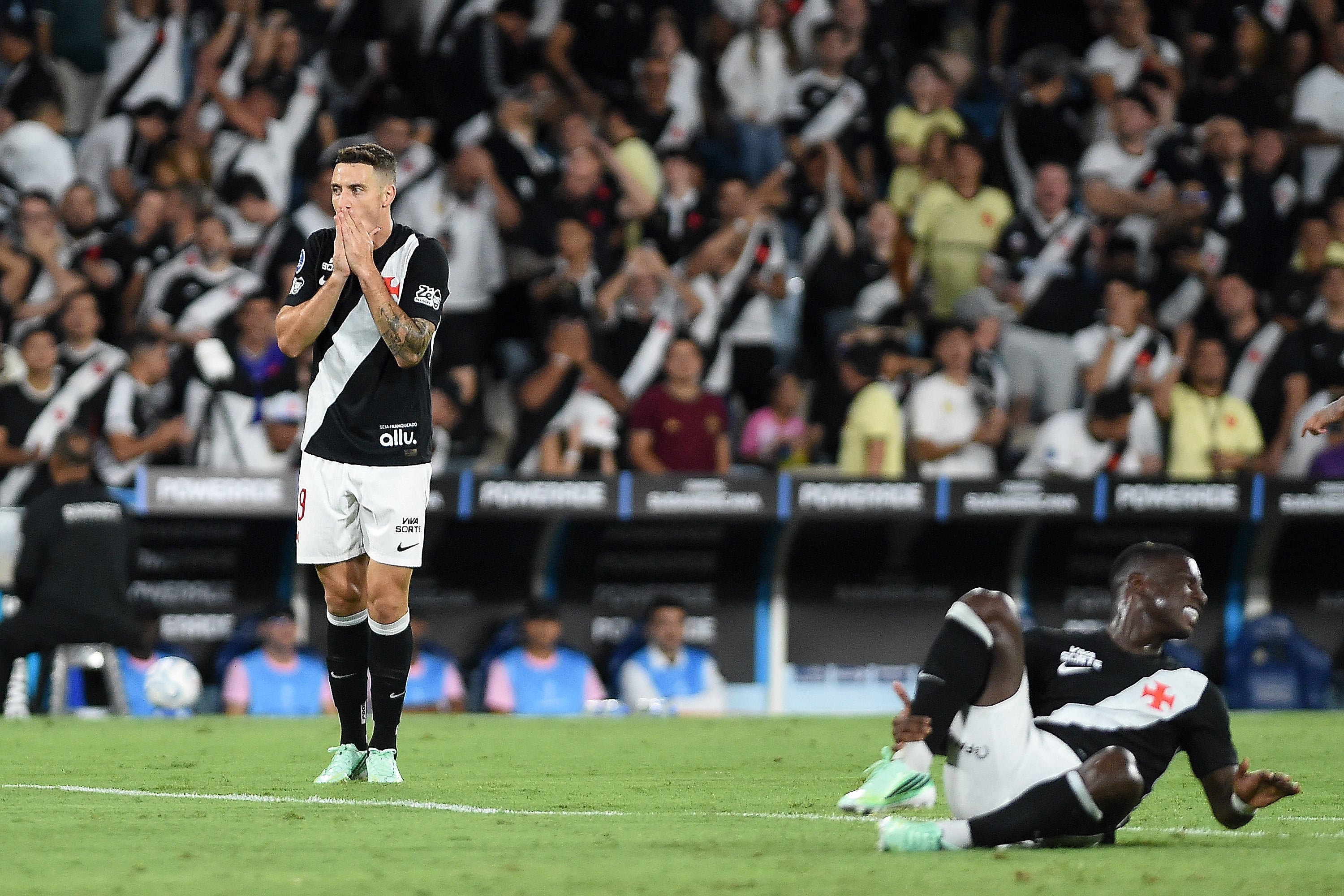 Vasco cai diante do Boca Juniors no Maracanã e é eliminado da Copa Sul-Americana