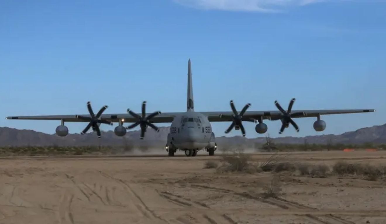 Fique por dentro: Avião militar dos EUA pousa no Galeão após cruzar o Brasil; veja o que se sabe sobre o voo