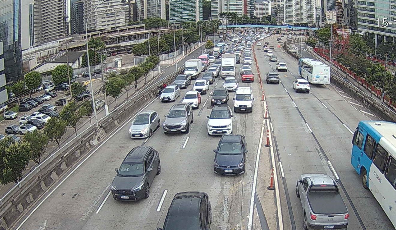 Acidente fecha Terceira Ponte e causa lentidão no sentido Vitória-Vila Velha